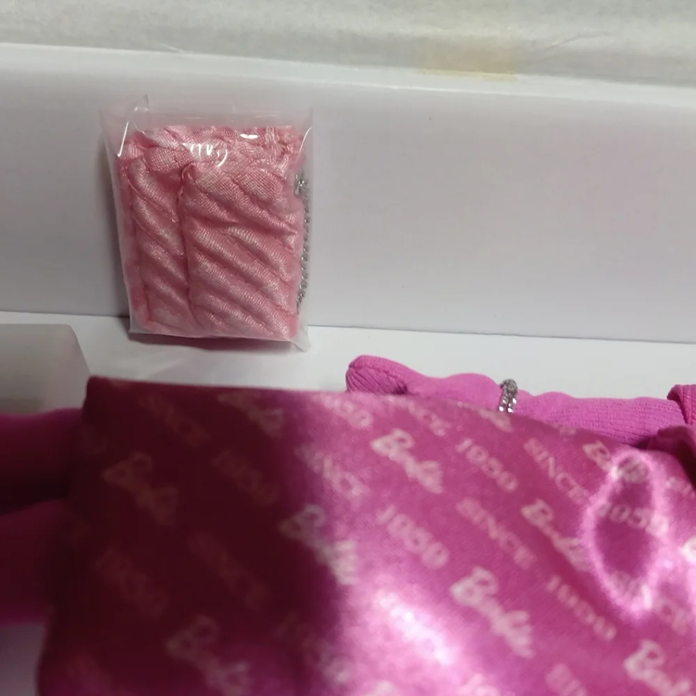 Barbie Signature Proudly Pink Genuine Silkstone Body Doll Mattel FXD50 KLL522 - Picture 8 of 16